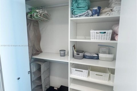 Condo in Sunny Isles Beach, Florida, 1 bedroom  № 1842508 - photo 10