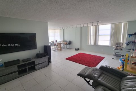 Condo in Sunny Isles Beach, Florida, 2 bedrooms  № 1874668 - photo 1