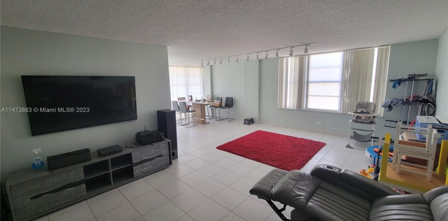 Condo in Sunny Isles Beach, Florida, 2 bedrooms  № 1874668