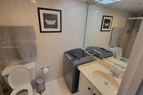 Condo in Sunny Isles Beach, Florida, 2 bedrooms  № 1874668 - photo 4