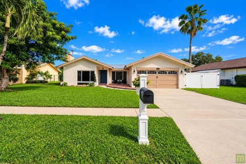 Villa ou maison à Coconut Creek, Floride 4 chambres, 196.3 m2 № 2431486