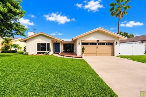 Villa ou maison à vendre à Coconut Creek, Floride: 4 chambres, 196.3 m2 № 2431486 - photo 4
