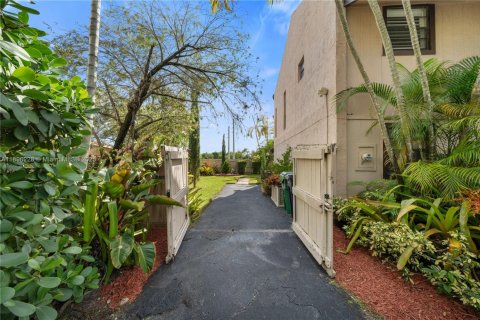 Touwnhouse à vendre à Miami, Floride: 2 chambres, 146.6 m2 № 1950777 - photo 28