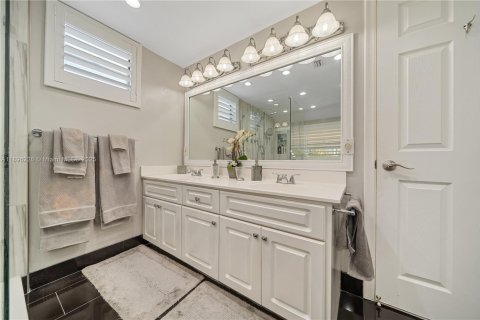 Touwnhouse à vendre à Miami, Floride: 2 chambres, 146.6 m2 № 1950777 - photo 10