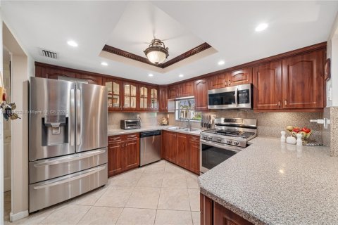 Touwnhouse à vendre à Miami, Floride: 2 chambres, 146.6 m2 № 1950777 - photo 17