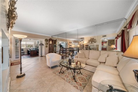 Touwnhouse à vendre à Miami, Floride: 2 chambres, 146.6 m2 № 1950777 - photo 24
