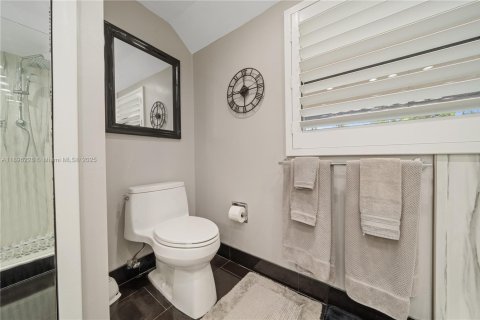 Touwnhouse à vendre à Miami, Floride: 2 chambres, 146.6 m2 № 1950777 - photo 11