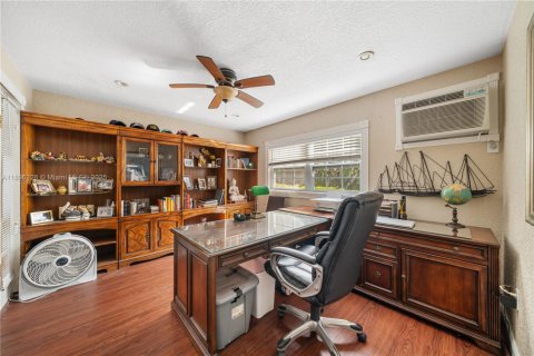 Touwnhouse à vendre à Miami, Floride: 2 chambres, 146.6 m2 № 1950777 - photo 23