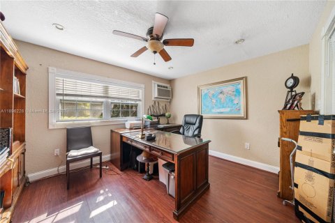 Touwnhouse à vendre à Miami, Floride: 2 chambres, 146.6 m2 № 1950777 - photo 22