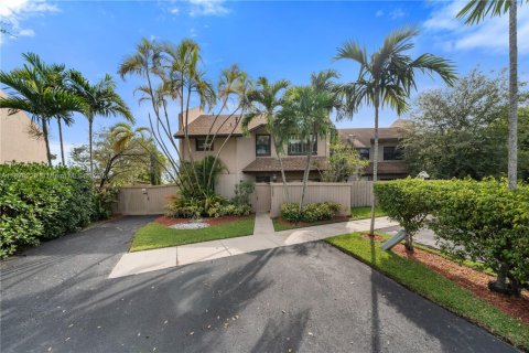 Touwnhouse à vendre à Miami, Floride: 2 chambres, 146.6 m2 № 1950777 - photo 1