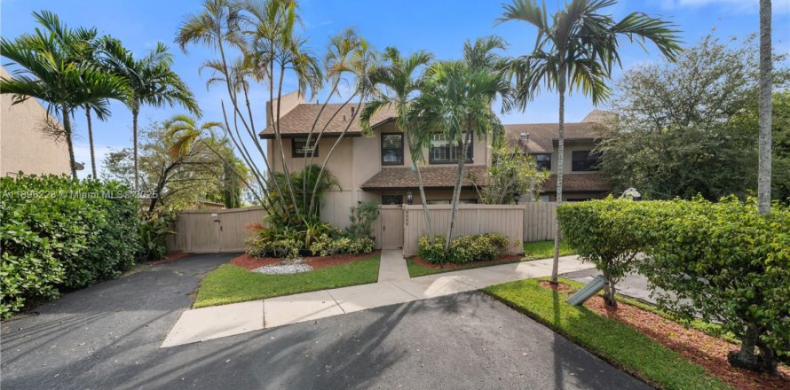 Touwnhouse à Miami, Floride 2 chambres, 146.6 m2 № 1950777