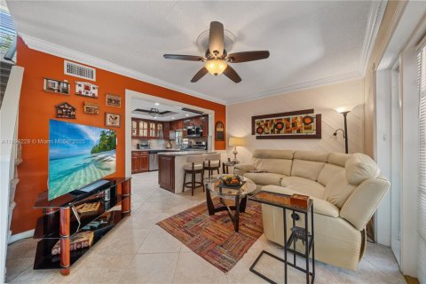 Touwnhouse à vendre à Miami, Floride: 2 chambres, 146.6 m2 № 1950777 - photo 15
