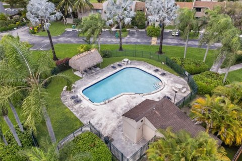Touwnhouse à vendre à Miami, Floride: 2 chambres, 146.6 m2 № 1950777 - photo 13