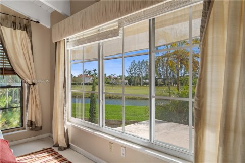 Touwnhouse à vendre à Miami, Floride: 2 chambres, 146.6 m2 № 1950777 - photo 5