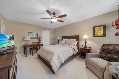 Touwnhouse à vendre à Miami, Floride: 2 chambres, 146.6 m2 № 1950777 - photo 19