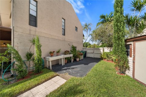 Touwnhouse à vendre à Miami, Floride: 2 chambres, 146.6 m2 № 1950777 - photo 29