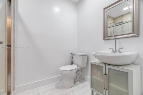 House in Miami Gardens, Florida 3 bedrooms, 155.33 sq.m. № 1889342 - photo 24