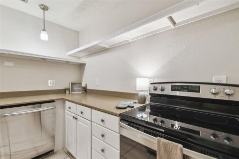 Condo in Dunedin, Florida, 2 bedrooms  № 1716896 - photo 14