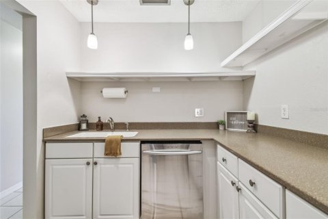 Condo in Dunedin, Florida, 2 bedrooms  № 1716896 - photo 16