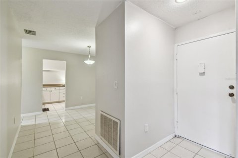Condo in Dunedin, Florida, 2 bedrooms  № 1716896 - photo 9