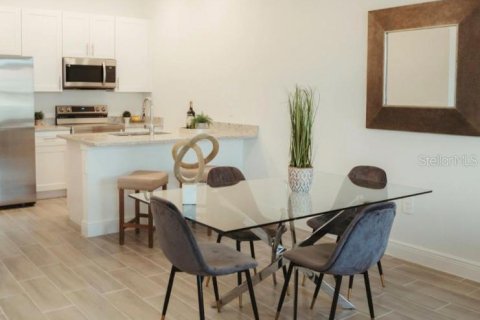 Villa ou maison à vendre à Kissimmee, Floride: 2 chambres, 98.1 m2 № 2208859 - photo 2