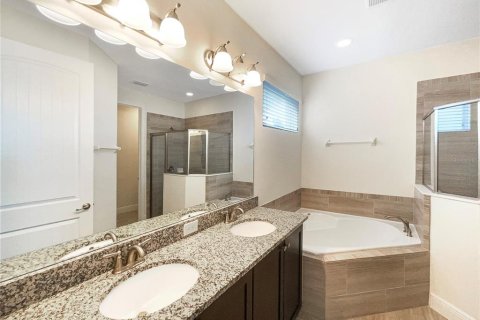 House in Kissimmee, Florida 5 bedrooms, 309.18 sq.m. № 1740383 - photo 10