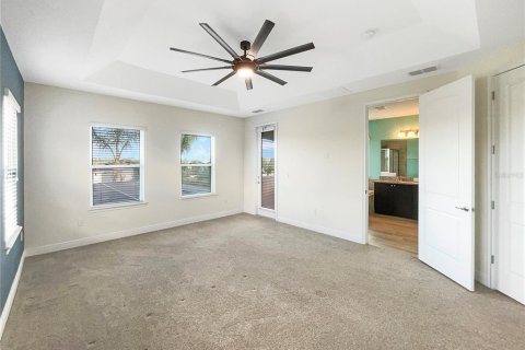 House in Kissimmee, Florida 5 bedrooms, 309.18 sq.m. № 1740383 - photo 3