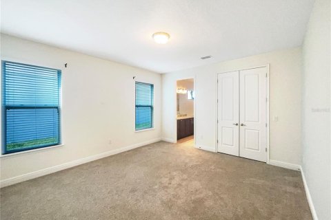 House in Kissimmee, Florida 5 bedrooms, 309.18 sq.m. № 1740383 - photo 9