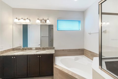 House in Kissimmee, Florida 5 bedrooms, 309.18 sq.m. № 1740383 - photo 11