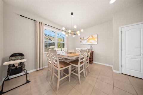 House in Kissimmee, Florida 5 bedrooms, 231.51 sq.m. № 2220603 - photo 15