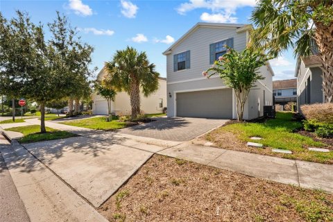 House in Kissimmee, Florida 5 bedrooms, 231.51 sq.m. № 2220603 - photo 3