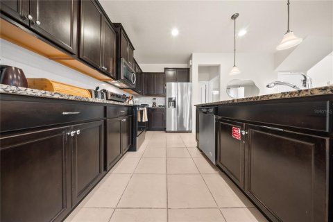 House in Kissimmee, Florida 5 bedrooms, 231.51 sq.m. № 2220603 - photo 10