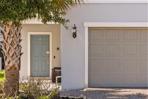 House in Kissimmee, Florida 5 bedrooms, 231.51 sq.m. № 2220603 - photo 4