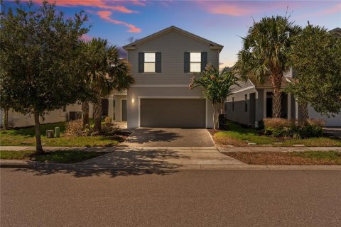 House in Kissimmee, Florida 5 bedrooms, 231.51 sq.m. № 2220603