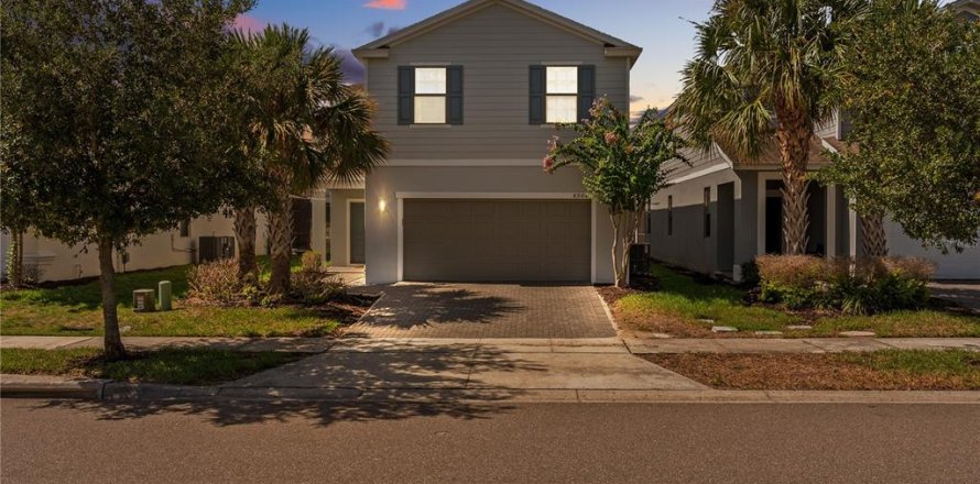 House in Kissimmee, Florida 5 bedrooms, 231.51 sq.m. № 2220603