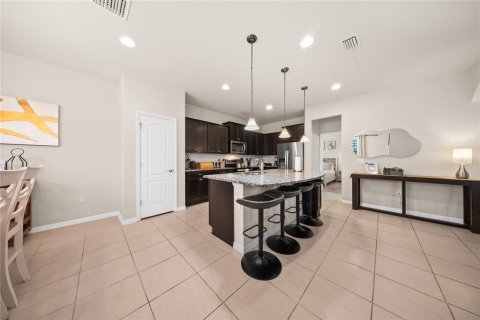 House in Kissimmee, Florida 5 bedrooms, 231.51 sq.m. № 2220603 - photo 11