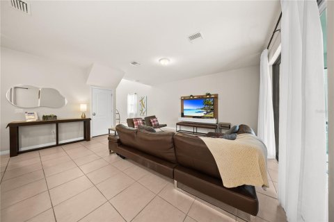 House in Kissimmee, Florida 5 bedrooms, 231.51 sq.m. № 2220603 - photo 8