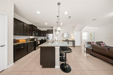 House in Kissimmee, Florida 5 bedrooms, 231.51 sq.m. № 2220603 - photo 9