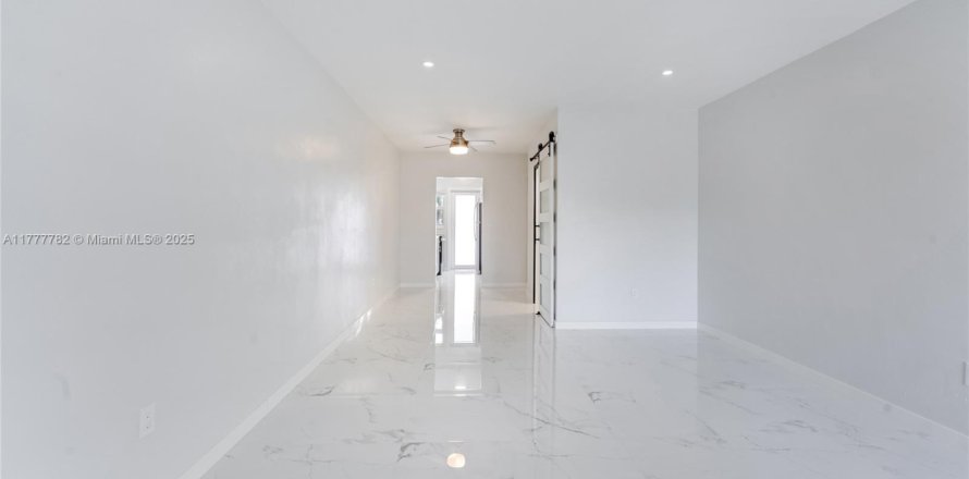 Studio à Condo à Miami Beach, Floride  № 1713741