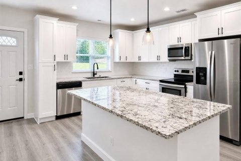 Apartamento en alquiler en Tampa, Florida, 2 dormitorios, 83.61 m2 № 2324520 - foto 3