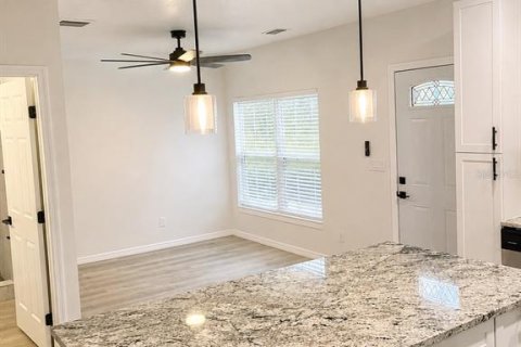 Apartamento en alquiler en Tampa, Florida, 2 dormitorios, 83.61 m2 № 2324520 - foto 4
