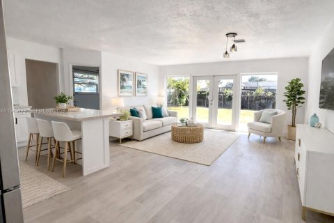 Villa ou maison à Miami Gardens, Floride 4 chambres, 130.43 m2 № 2001527