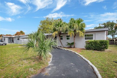 Villa ou maison à louer à Miami Gardens, Floride: 4 chambres, 130.43 m2 № 2001527 - photo 10