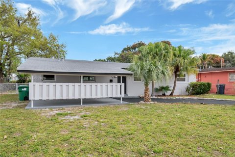 Villa ou maison à louer à Miami Gardens, Floride: 4 chambres, 130.43 m2 № 2001527 - photo 9