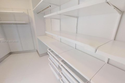 Condominio en venta en Miami Beach, Florida, 3 dormitorios, 290.78 m2 № 1992294 - foto 29
