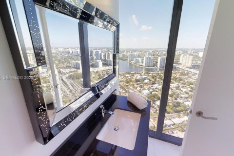Condominio en venta en Miami Beach, Florida, 3 dormitorios, 290.78 m2 № 1992294 - foto 17