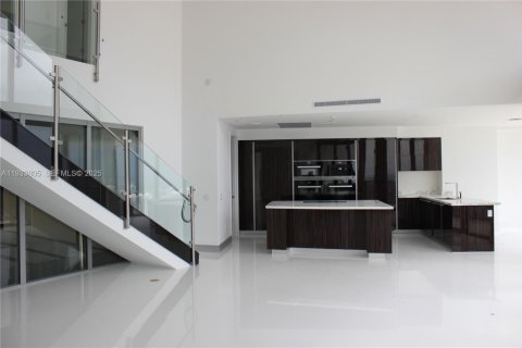 Condominio en venta en Miami Beach, Florida, 3 dormitorios, 290.78 m2 № 1992294 - foto 20