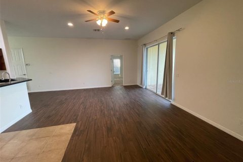 House in Port Charlotte, Florida 4 bedrooms, 215.63 sq.m. № 2351818 - photo 13