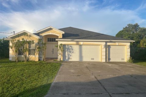 House in Port Charlotte, Florida 4 bedrooms, 215.63 sq.m. № 2351818