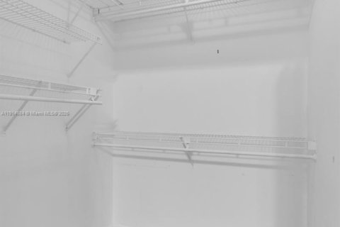 Townhouse in Aventura, Florida 3 bedrooms, 126.81 sq.m. № 1971227 - photo 18